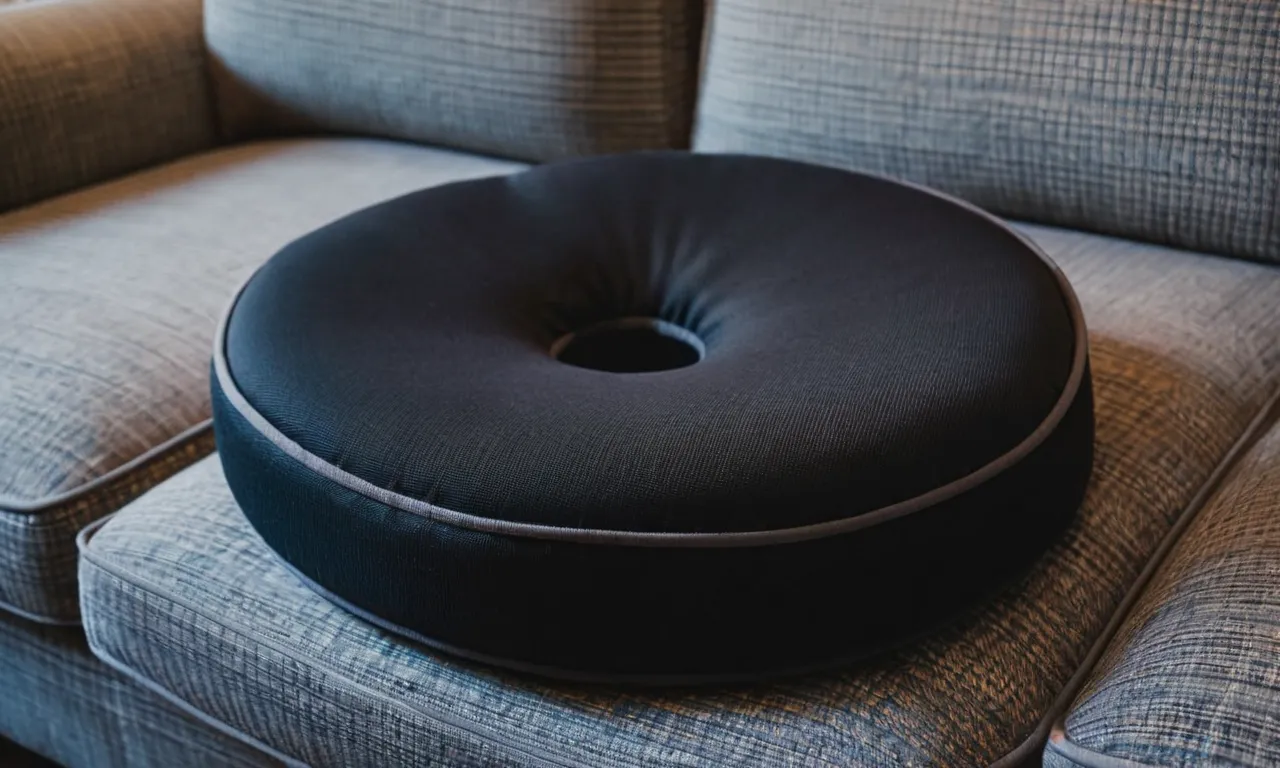 A photo of a comfortable seat cushion with ergonomic design, providing excellent support to the lower back, helping alleviate pain and promoting proper posture.
